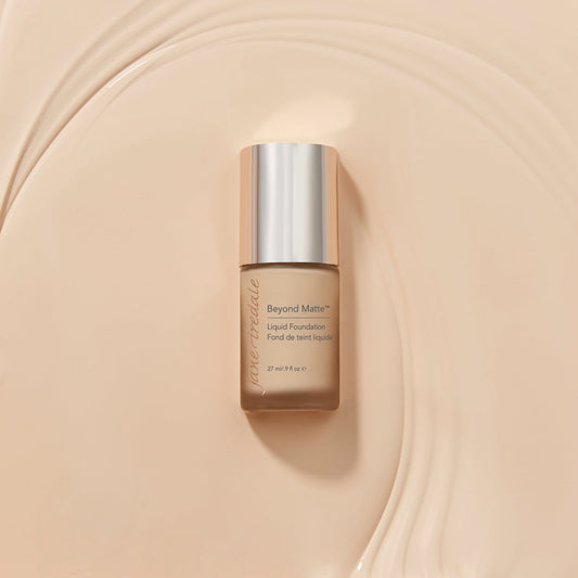 BEYOND MATTE – puder/tekoča podlaga
